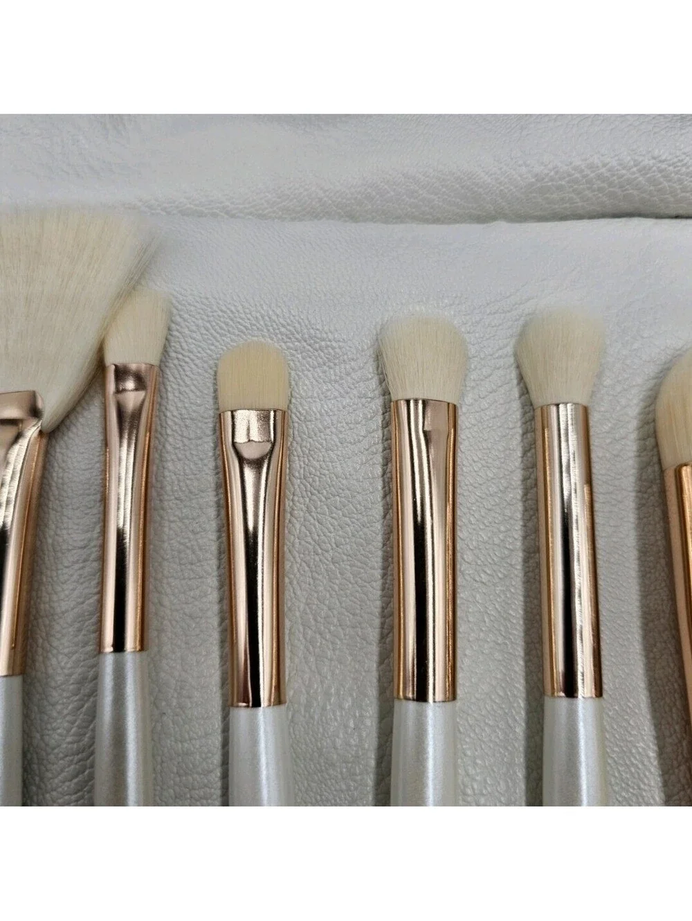 La Beaute Soi 10 Piece Makeup Brush Set  White Vegan Leather Travel Roll Case